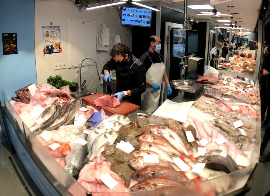Puesto pescado mercado central zaragoza - pescados jose luis